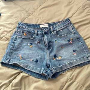 embroidered pacsun mom shorts : size 27